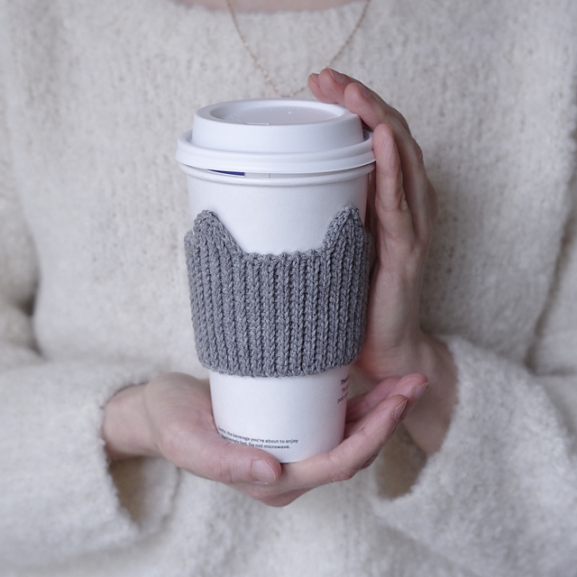 The Wolfy-Foxy cup cozy