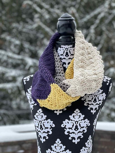 Ravelry: Ripple Infinity Scarf pattern by Debbie Field