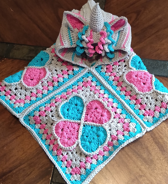 Sweethearts poncho