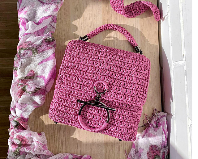 Square bag with handle