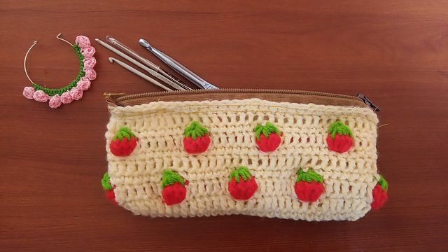 Crochet Strawberry Pencil Pouch