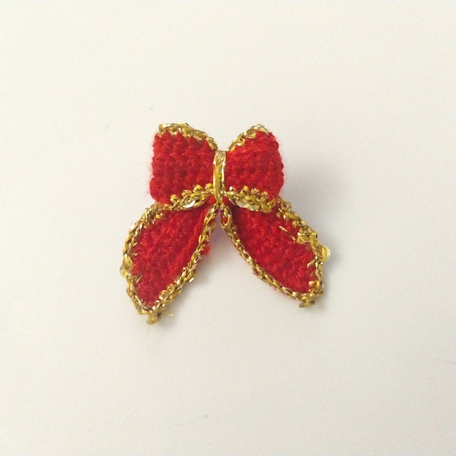 Holly Bow Earrings / Pin