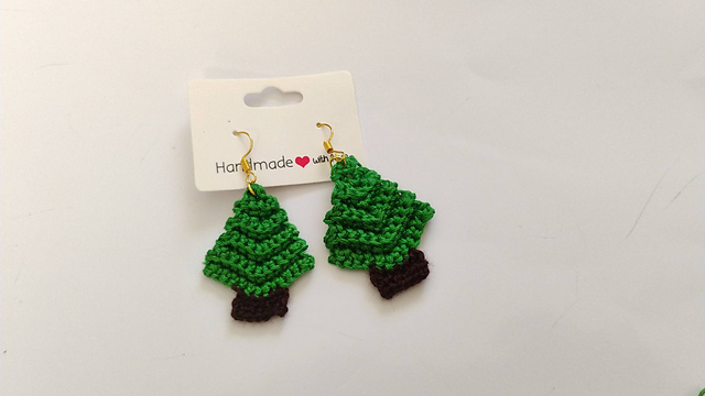 Simple Christmas Tree Earrings