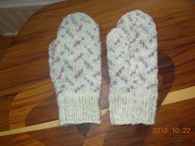 Pine Needles Mittens