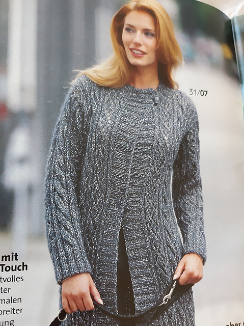# 07 Longjacke mit Zopf-Ajourmuster