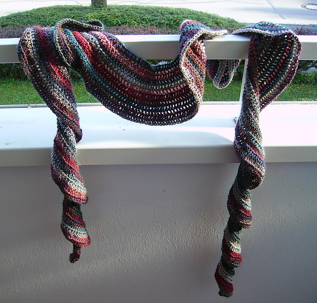 Sockyarn Scarf "Flussbett Spiralschal"