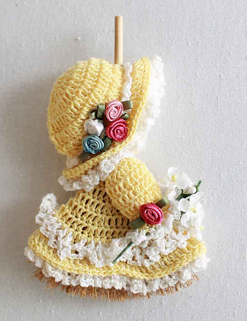 Savannah Mini Broom Doll