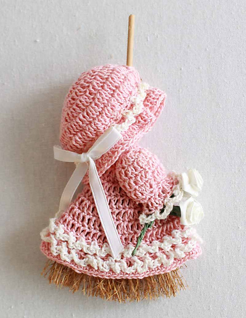 Annabelle Mini Broom Doll