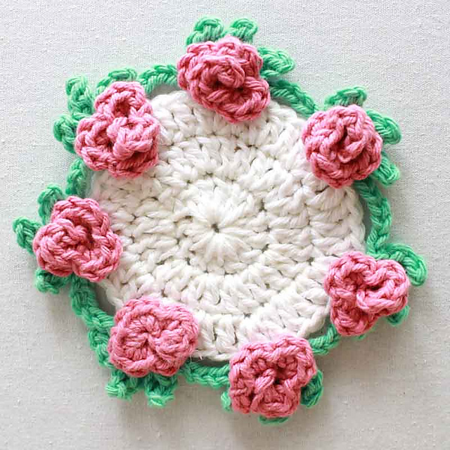 Round Coaster with Rosebuds
