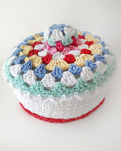 Granny-Go-Round Casserole Cover - PB181