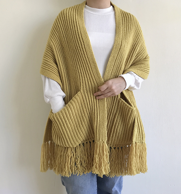 Ribbed pocket shawl