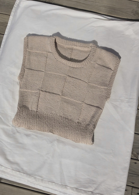 Maintain square vest
