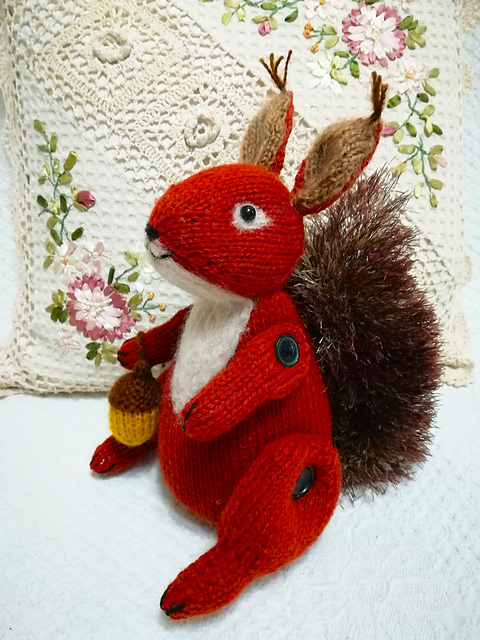 Knitted ginger brown squirrel