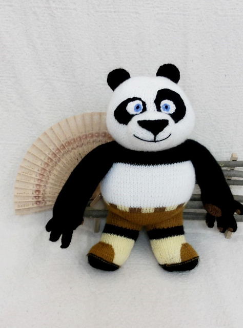 Knitted Panda kung fu