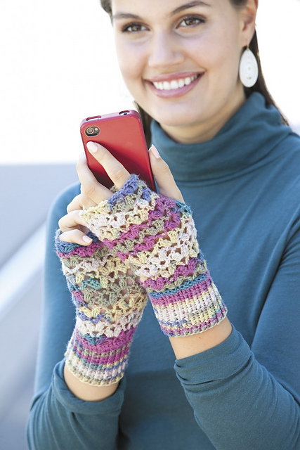 Chunky V's Lace Mitts