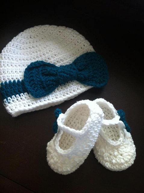 Ribbons n Bows hat and booties