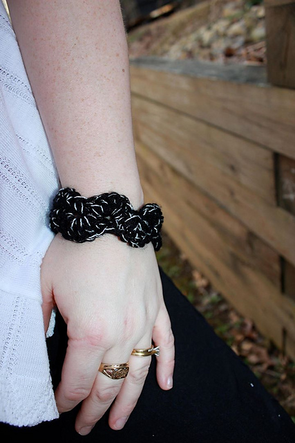Scalloped Bangle