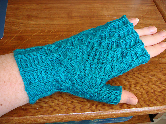 Intertwined Mitts
