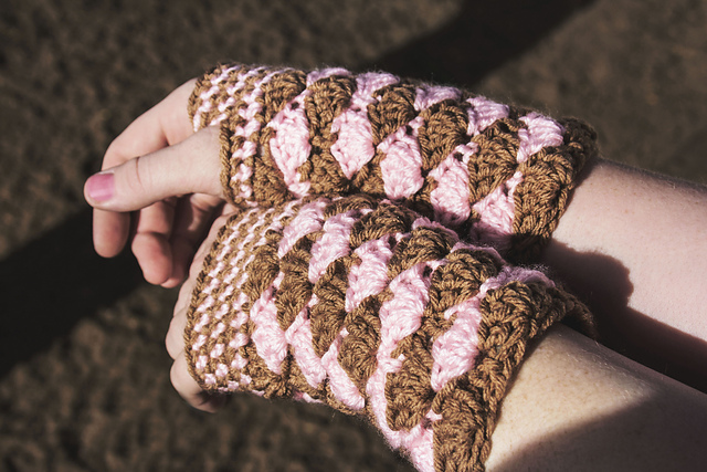 Butterfly Shell Stitch Wrist Warmers