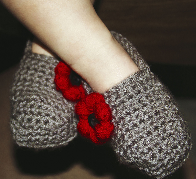 Round-Toed Slippers