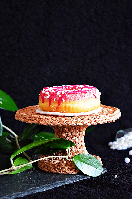 Cake stand