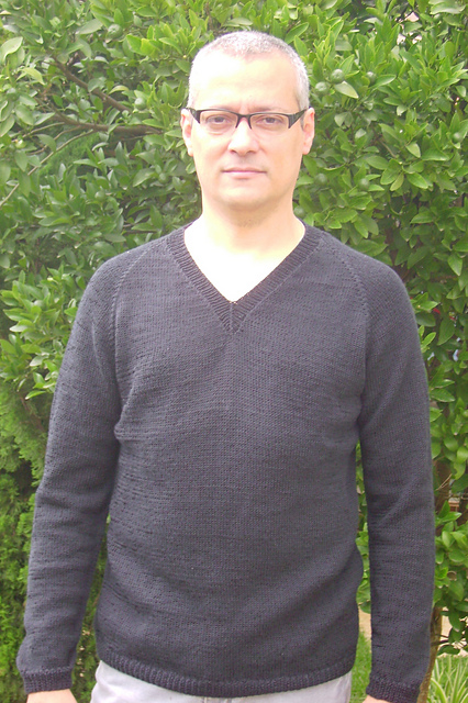 Unisex V-neck sweater