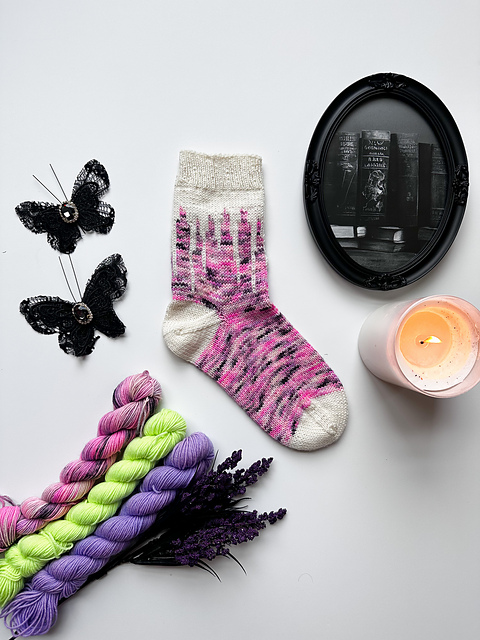 Spirits Aglow Socks