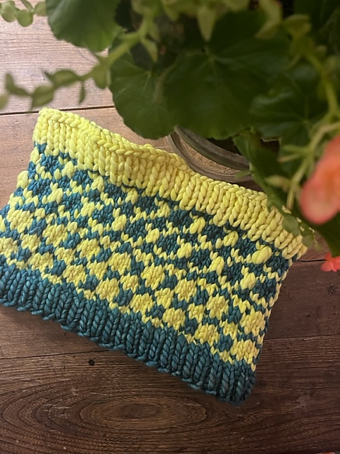 Loraine Cowl