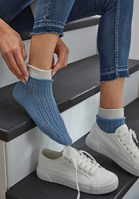13 Socken mit Lochmuster