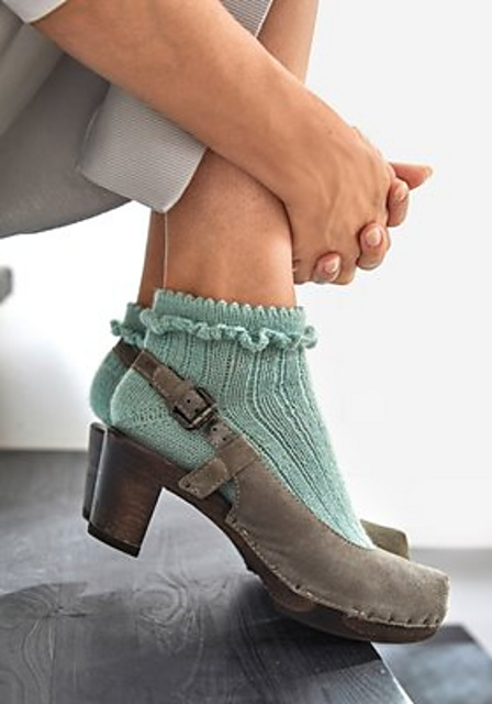 Modell 14 Socken mit Volant