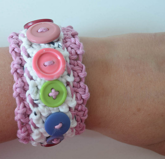 Ravelry: Layered Button Cuff pattern by Marie Segares