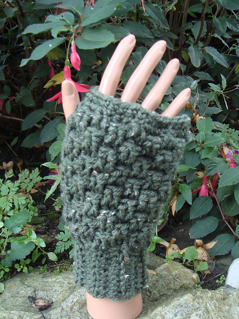 Bobbled Gloves