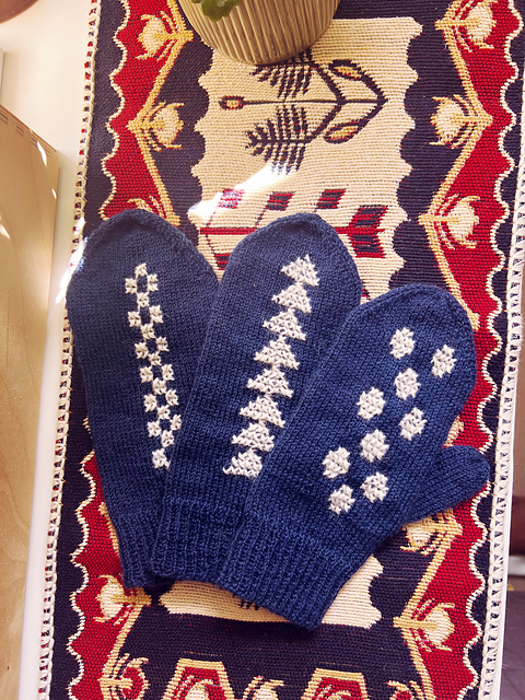 Axis mittens