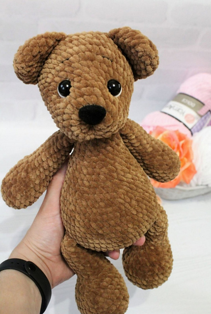 Crochet plush bear toy