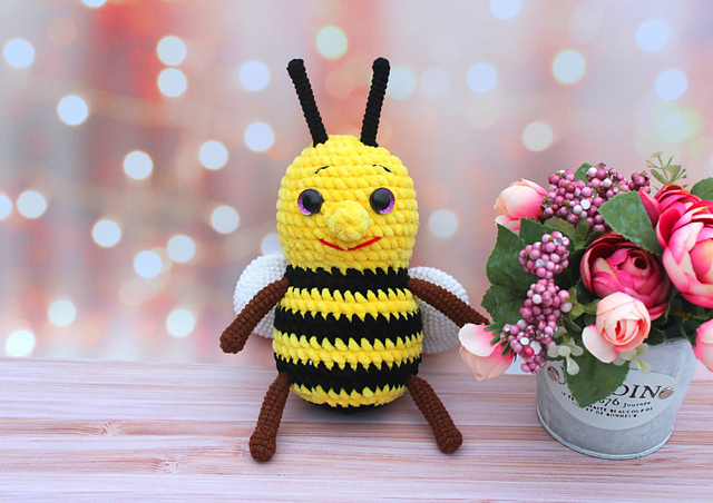 Bee plush toy
