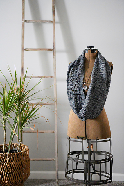 Arfvedsonite Knit Cowl
