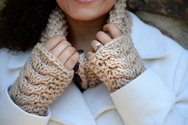 Horseshoe Cable Handwarmers