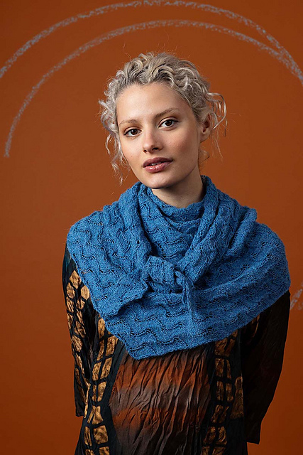 Triangular shawl Cadence