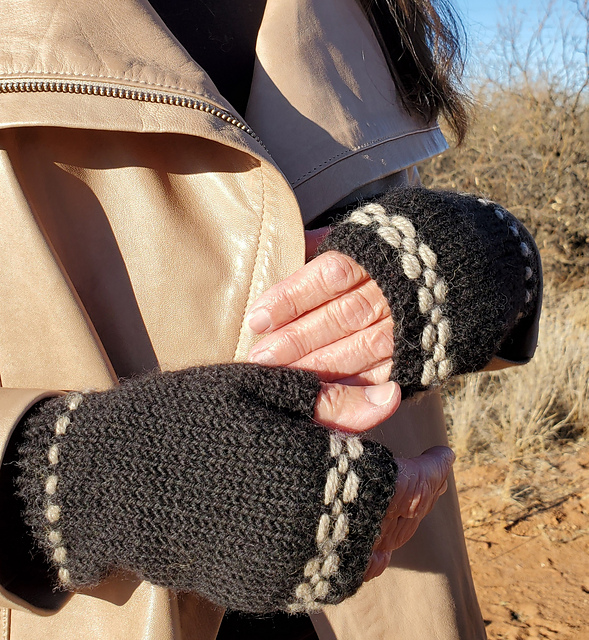 Woven Band Mitts