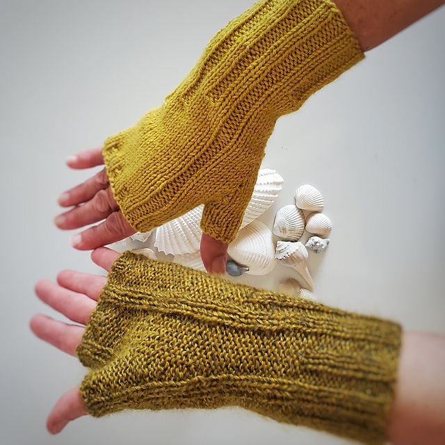 Sea Rim Mitts
