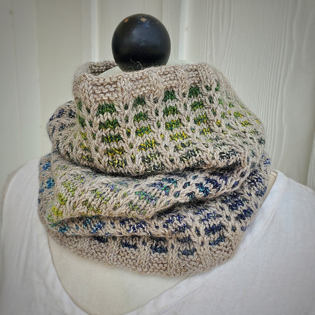 Carmine Cowl
