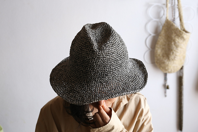 4.Fedora Hat (中折れ型ハット)