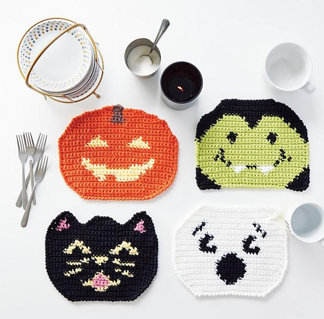 Ravelry Halloween Placemats pattern by Mary Maxim