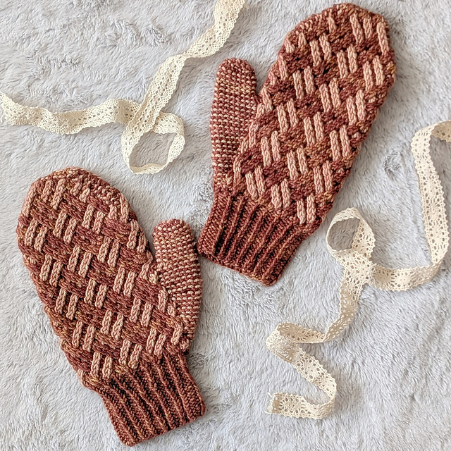 Diamond Duet Mittens