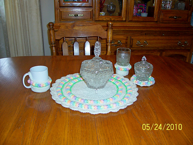 "Tutti Fruiti" table setting