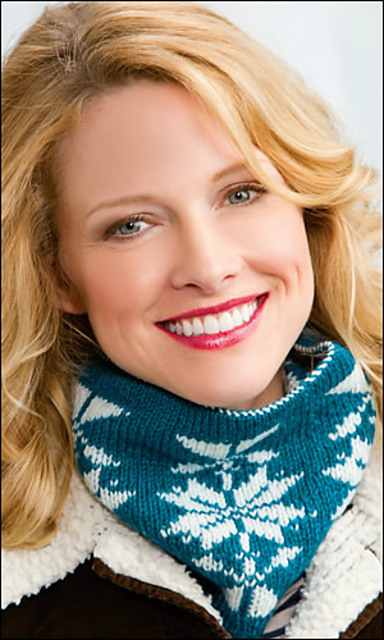 Ravelry: Norse Neck Warmer pattern by Daniela Nii