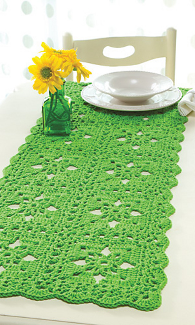 Table on the Green Runner