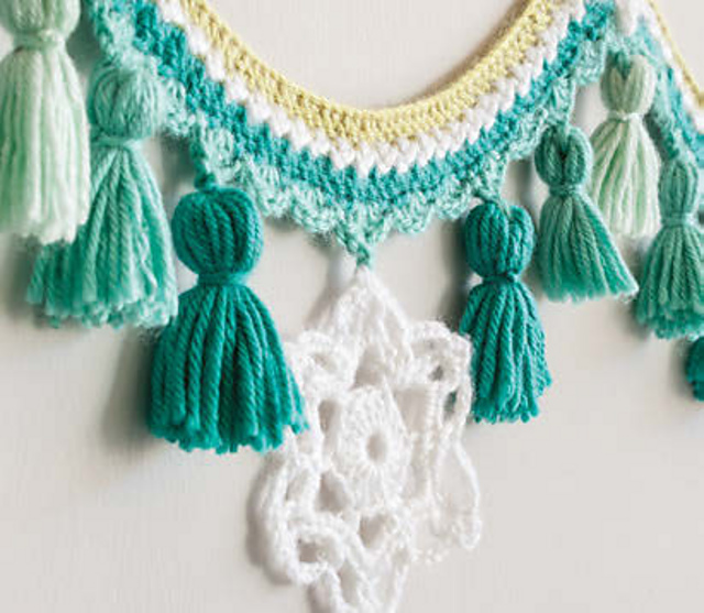 Tassels & Snowflakes Winter Garland