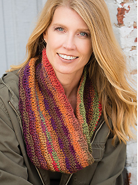 Waves of Color Cowl