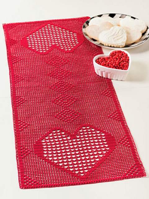 Lacy Hearts Runner